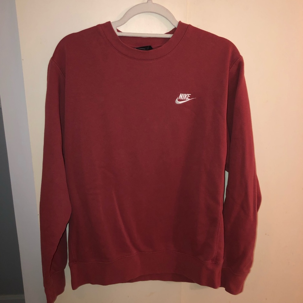 Small red Nike crew neck